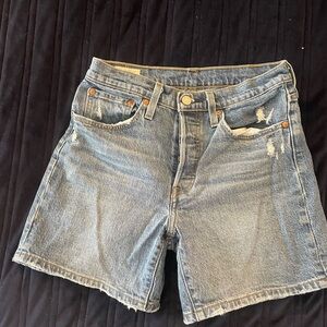 Women's Levi Denim Shorts - 26w like new